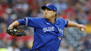 강습 타구 맞고 교체된 류현진 ‘천만다행’…“타박 진단”