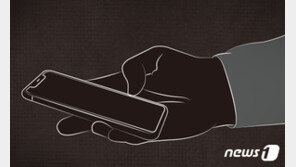 ‘화장품 투자 빙자 8억대 사기’ 디셈버 출신 가수 윤혁, 혐의 일부 부인