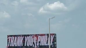 초대형 FA 계약 후 부진에도 ‘기립박수’ 보낸 팬들에…터너 “고마워요, 필리” 전광판 광고로 감사[라커룸]