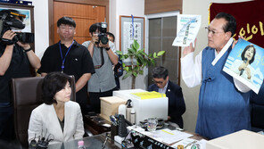 민주 노인위원장 “김은경, 사과할 만큼 해…이제 보호해야”