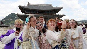 英스카우트 “한국인들, 믿을 수 없을 정도로 친절…다가와 사과”