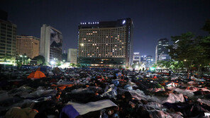 ‘1박2일 노숙집회’ 민주노총 집행부 등 26명 무더기 송치