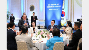 윤 대통령 “이승만과 김구는 같은 편…편 나눠선 안 돼”