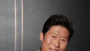 “순수-새콤 사랑 이야기… 내 굳은살 안에도 말랑한 마음이 있었네요” 