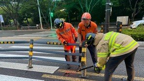 태풍 ‘카눈’ 상륙도 안했는데…지붕 날아가고 철제 난간 쓰러져