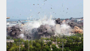 “북한, 남북 연락사무소 폭파 잔해 정리 막바지…대형 구조물도 설치”