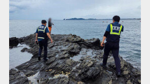 태풍 오는데 ‘난 괜찮아’…대피명령에도 낚시·서핑·수영 즐겨