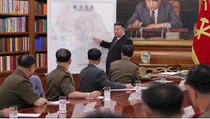 김정은, 서울·계룡대 가리키며 “전쟁준비 공세적으로”