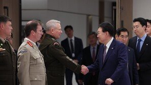 尹 “北 추종세력, 유엔사 해체 주장… 국민 ‘가짜평화’에 안속아”