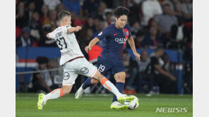 ‘세트피스 전담’+공격진 볼터치 1위…‘새 PSG’ 중심에 선 이강인