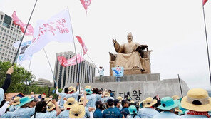 “오염수 방류 반대” 경찰과 몸싸움한 조합원 2명…구속영장 신청
