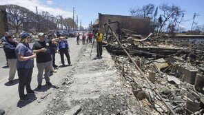 96명 사망 하와이 산불 사전경고 묵살… 소화전서 물도 안나와 
