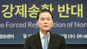 통일장관 “중국 내 탈북민, 한국 등 희망 국가로 입국해야”