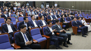 비명계, 의총서 일제히 김은경 혁신안 성토…“강성 지지층에 휘둘리는 당 만들 것이냐”