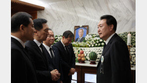 박근혜 “조문 못해 미안”…尹대통령 “마음만으로 감사”