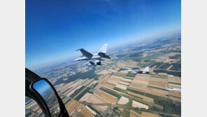 국산 경공격기 FA-50, 폴란드 상공 첫 비행 