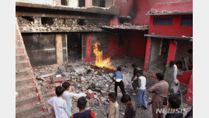 파키스탄서 “쿠란 모독했다” 기독교 교회·주택 방화…경찰 129명 체포