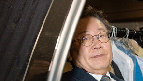 이재명 “시지프스처럼”→ 與 “욕심 많은 왕이었다” 野 “희망 만들겠다는 것”