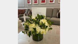 바이든, 尹대통령 숙소에 “부친 별세 애도” 조화 보내