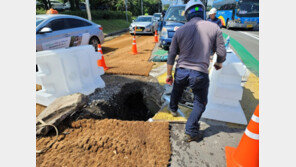 승객 태운 버스 땅 아래로 ‘쿵’…제주공항 입구 교차로서 포트홀 발생