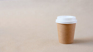 “물인 줄 알고” 회사서 종이컵에 든 액체 마신 직원, 의식불명 