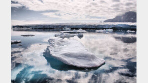 온난화로 녹아내리는 빙하… “2100년엔 절반으로 감소”