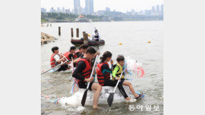 “‘페트병 배’ 타고 한강 건너요”