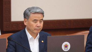 국방장관 “죄 없는 사람 범죄인으로 만들면 안 돼”