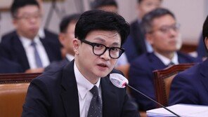 최강욱 “깐족거린다” 한동훈 “국회의원이 갑질하는 자리냐”