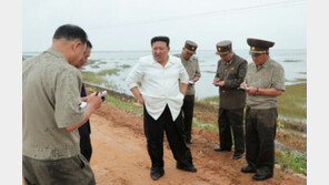 김정은, 김덕훈 총리 맹비난…“관점에 단단히 문제”