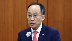 추경호 “성장률 높이자고 빚낼 상황 아냐…재정 녹록지 않다”