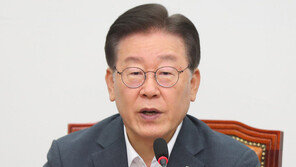 이재명, 측근들 대거 특보 임명…총선 앞두고 ‘측근 챙기기’ 논란