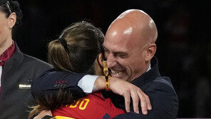 스페인, 女월드컵 우승 감격 잦아들기도 전에 성추문 휘말려