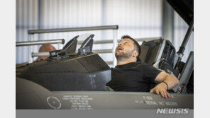 美국방부 “필요시 미국 본토서 우크라 F-16 조종훈련”