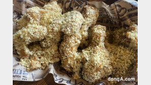 치킨에 ‘마늘빵’ 입히니 생긴 일… 마법 부린 bhc ‘2세대 치킨’