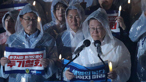 민주 촛불집회서 일본 오염수 투기 규탄…“윤 정부, 바보 정부로 기억”