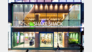 ‘파이브가이즈’ 도보 2분 거리로… SPC, ‘쉐이크쉑’ 1호점 이전 오픈