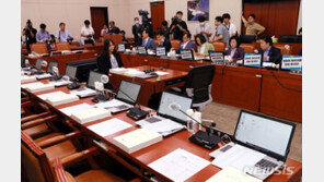 여가위, 김현숙 불출석에 파행…민주, 해임건의안·사퇴요구 논의