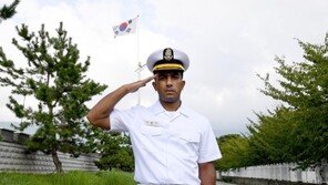 “충무공 후예 되겠다”…파키스탄 출신 청년, 해군 부사관 됐다