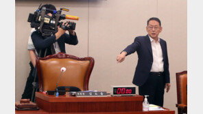 선거기간 25명은 모일 수 있고 26명은 안 되는 이유는