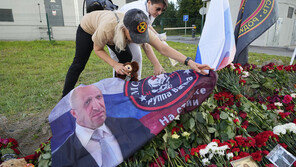 러 전국에 프리고진 추모장 설치…추도객들 엇갈린 반응