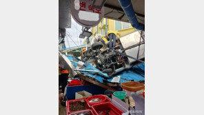 포항 죽도시장 주차타워 4층서 1t 화물차 추락…12명 중·경상