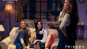 전설적 시트콤 ‘프렌즈’가 홈쇼핑서 부활한 이유… 4050은 ‘향수’ 2030은 ‘새로움’