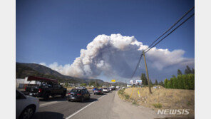 캐나다 BC주, 산불대피령 해제 불구 화염은 북쪽으로 계속 확산