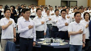 민주당 워크숍서 계파갈등 또 분출… “이재명 희생하라” “똘똘 뭉쳐 싸울때”