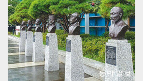 5인 흉상중 홍범도만 이전하기로… 정치권 논란 가열