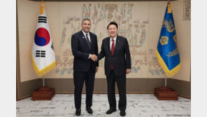 尹, UAE 칼둔과 오찬…“1년간 관계 비약적 발전”