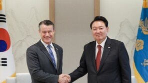 尹, 美 지한파 모임 ‘코리아 코커스’ 상원의원 접견…“한미일 협력 지지 당부”