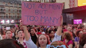 스페인 국민들 “‘기습 키스’ 축구연맹회장 물러나라” 시위