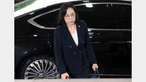 김현숙, 국회 출석…“불편겪은 스카우트 대원-국민께 진심 사과”